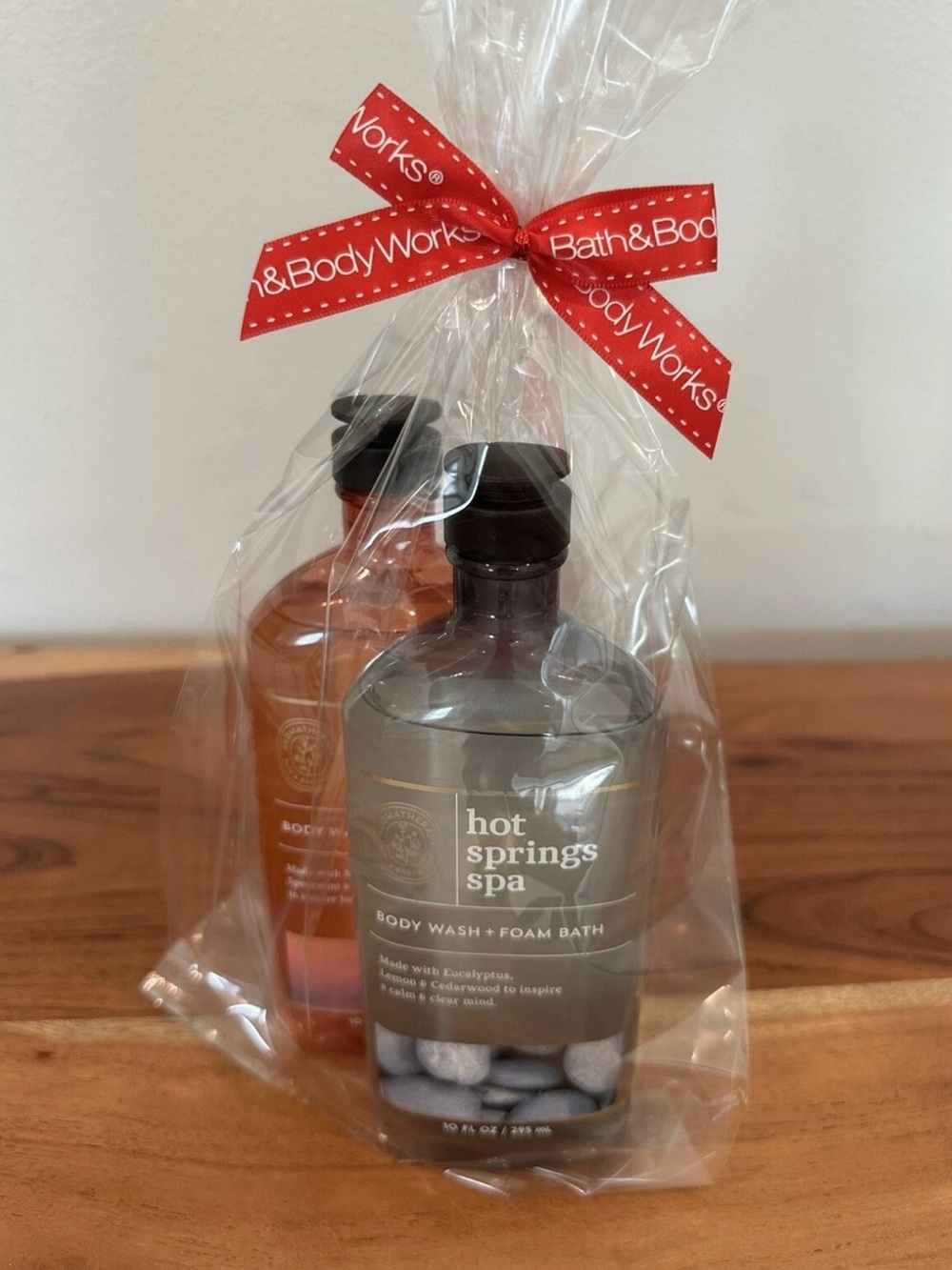 Bath & Body Works: Aromatherapy Body Wash Hot Springs Spa & Sunrise Yoga - Picture 3 of 5